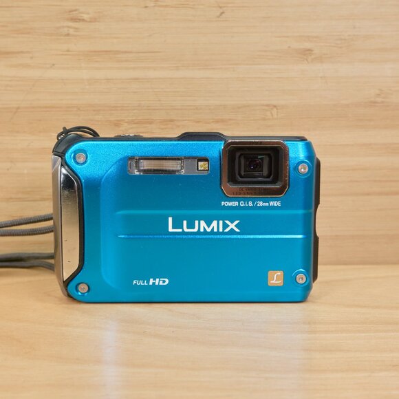 Panasonic Lumix DMC-TS3 / 12.1MP Rugged Waterproof Camera / Full HD Video / Blue - Picture 2 of 7
